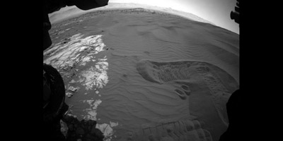 Curiosity исследует песок из подвижных дюн