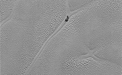 Продолжаются изучение таинственных ледниковых потоков Плутона на замороженном Плато Sputnik