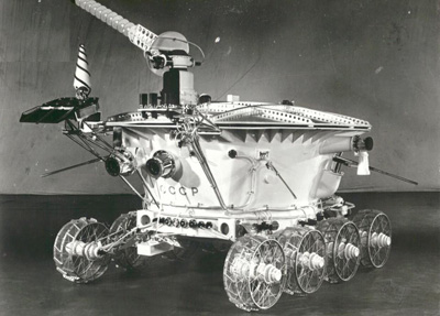 Первый луноход на поверхности спутника Земли